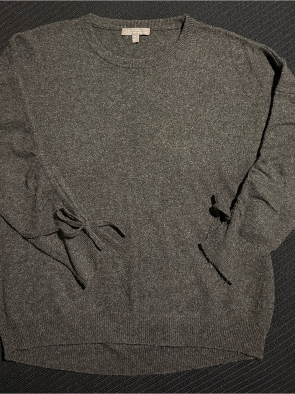 Neiman Marcus Women's Crewneck Cashmere Sweater in Charcoal Gray